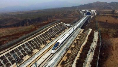 中國標準動車組首次載客運行 時速350公里(圖)