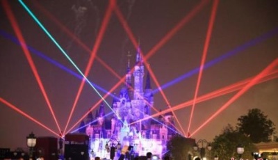 上海迪士尼黃牛降價攬客 成人票最低僅200元