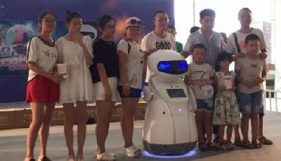 哇歐一周歲與粉絲共慶生 引爆青島啤酒節