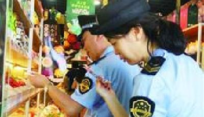 校内紧盯食堂 校外严查小店