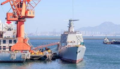 國產航母艦島首次曝光 已進入廠房等待吊裝