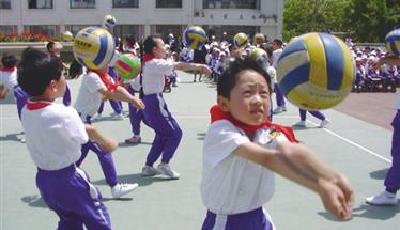 定陶路小学打造“快乐排球”特色品牌 