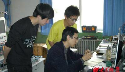 青岛电子学校黄闻达：知天文晓地理 学生心中的“全能王”