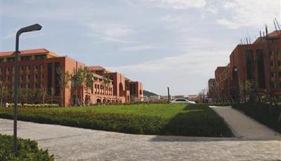 山大青岛校区“开张”首迎1007名新生报到