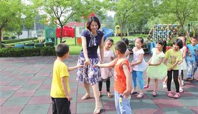 “阳光下的庭院游戏”促幼儿身心健康发展