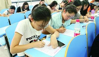 山科大7400名新生集体写家书 未动笔已先流泪