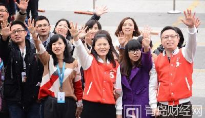 螞蟻金服CEO交接  馬云點(diǎn)贊“因?yàn)槿瞬抛孕潘愿曳攀帧? title=