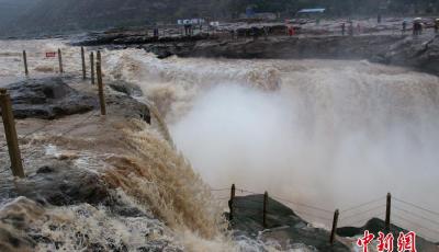 氣勢磅礴！黃河壺口瀑布現“水底升煙”奇觀