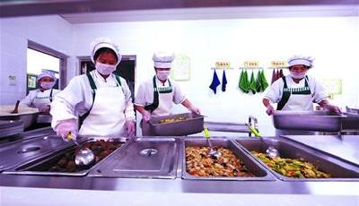 家长关注食堂“拴住”了校长