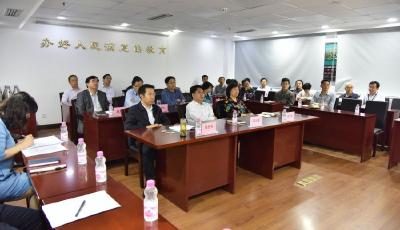 市教育局组织收看纪念红军长征胜利80周年大会