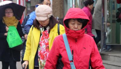 今年下半年首個寒潮預(yù)警發(fā)布 中東部迎大風(fēng)降溫