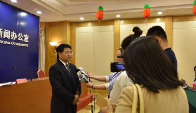 青岛市政府召开2016年职业教育活动周启动仪式暨全市中等职业学校招生咨询会新闻发布会