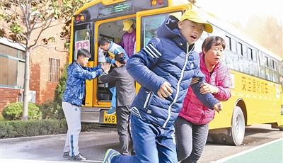 特教学生演练逃生 