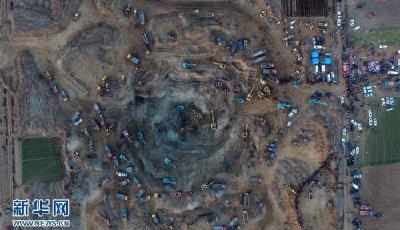 男孩墜入45米深井仍無音訊 80臺挖掘機同時作業