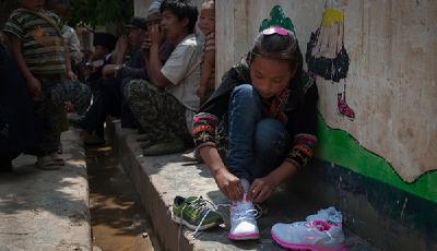 穿耐克鞋被取消助學金？漠視貧困生的權利與尊嚴