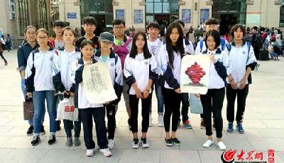 【公益星火·青岛职教义工】中学生执笔画青岛 手绘20多幅景点“导游图