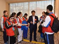 两会期间市教育局局长邓云锋接受采访