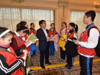 两会期间市教育局局长邓云锋接受采访