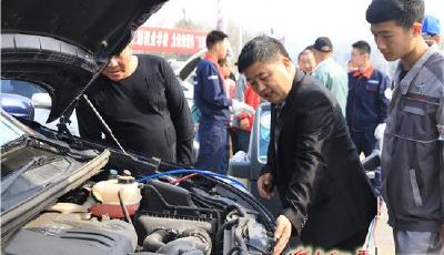 【公益星火·青岛职教义工】“义诊”6年 职校老师专治汽车“疑难杂症”