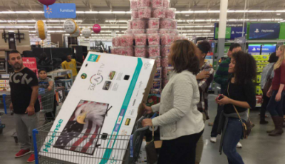 線下更瘋狂:30萬海信電視美國“黑五”被秒搶