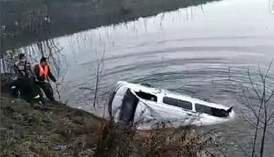 突發(fā)：鄂州一客車沖入積水區(qū)域 18人遇難