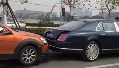 車牌88888的700萬賓利慘遭追尾 保險公司哭了