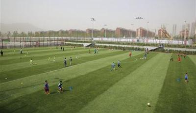 省级校园足球训练营花落中德生态园