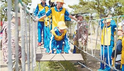 “照顾老人”、“护蛋行动”、“远足行动”…… 生存教育让孩子学会生存和生活