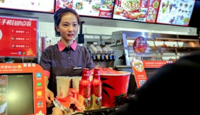 青啤肯德基聯合促銷送出新春賀禮 聞雞起舞全家分享