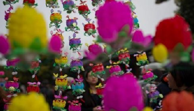 假期首日全國旅游接待人數增一成 高速擁堵下降