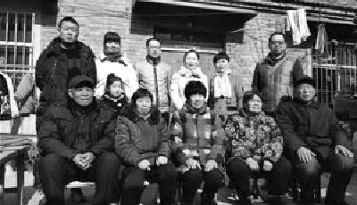 小伙冰河救3名老人 被對方家人找到以為攤上事