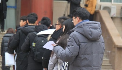 藝考逐夢(mèng)：藝考生連報(bào)15所學(xué)校 每天睡2小時(shí)