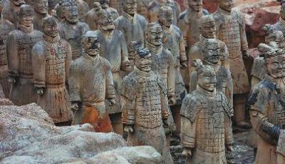 安徽一景區現山寨兵馬俑群 回應稱我們就是A貨