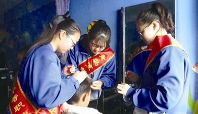 烹饪职校“尚厨义工”：与智障学生相约星期五 