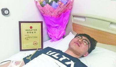 95后大學生突擊鍛煉捐髓救人 每晚堅持跑步10圈