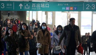 人潮洶涌 青島進(jìn)入旅游季