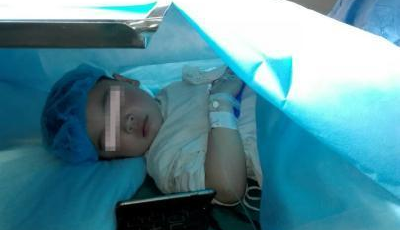 孩子邊看動畫邊手術照片走紅 福州醫生哄娃有高招