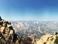 藏碧波于巍峣——嶗頂天心池