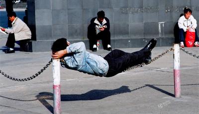 世界睡眠日：各地牛人奇葩睡姿大盤(pán)點(diǎn)