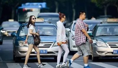 上海新版交規明施行：機動車不禮讓行人將被扣分罰款