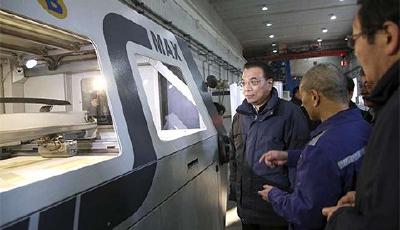 李克強(qiáng)贊這家企業(yè)一分鐘穿越了兩個(gè)時(shí)代