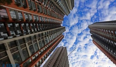 樓市新政難阻房企拿地?zé)崆?10大房企一季度拿地同比增83.3%