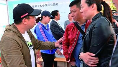 两万余考生和家长昨参加普高招生咨询会