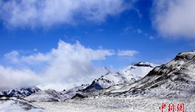 五月祁連山銀裝素裹 雪景山色風光旖旎