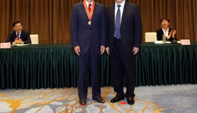 青島啤酒公司董事長(zhǎng)孫明波榮獲第六屆“山東省省長(zhǎng)質(zhì)量獎(jiǎng)”