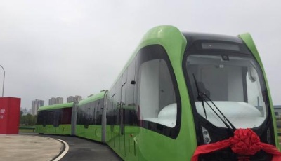 全球首列虛擬軌道列車亮相 明年或將投入商業運營