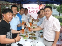 青島景園假日酒店室外燒烤就是爽
