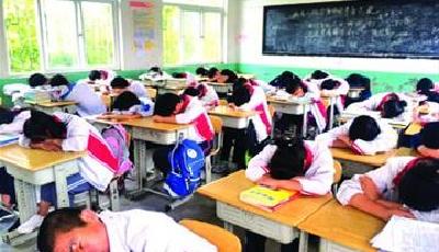 瓦房中学 敲钟开考