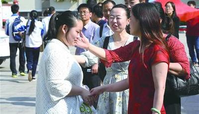 中考开锣“送考团”最惹眼