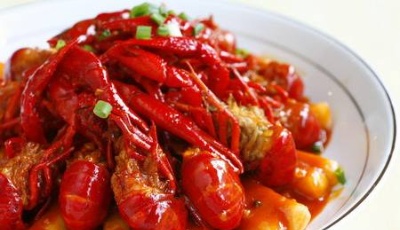 小龍蝦成“夜宵界網(wǎng)紅” 專營店總量是肯德基的三倍 